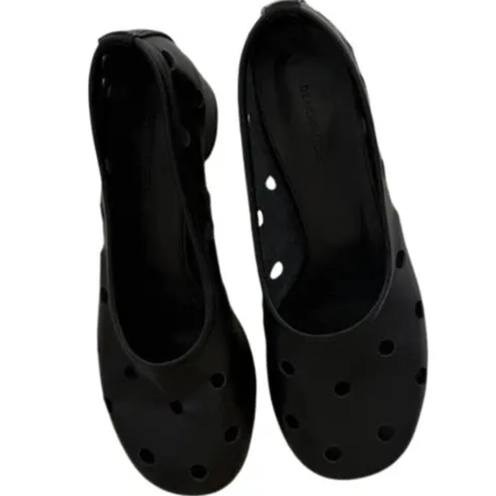 Dear Frances 37 Balla Pump Black Patent Leather with Perforations